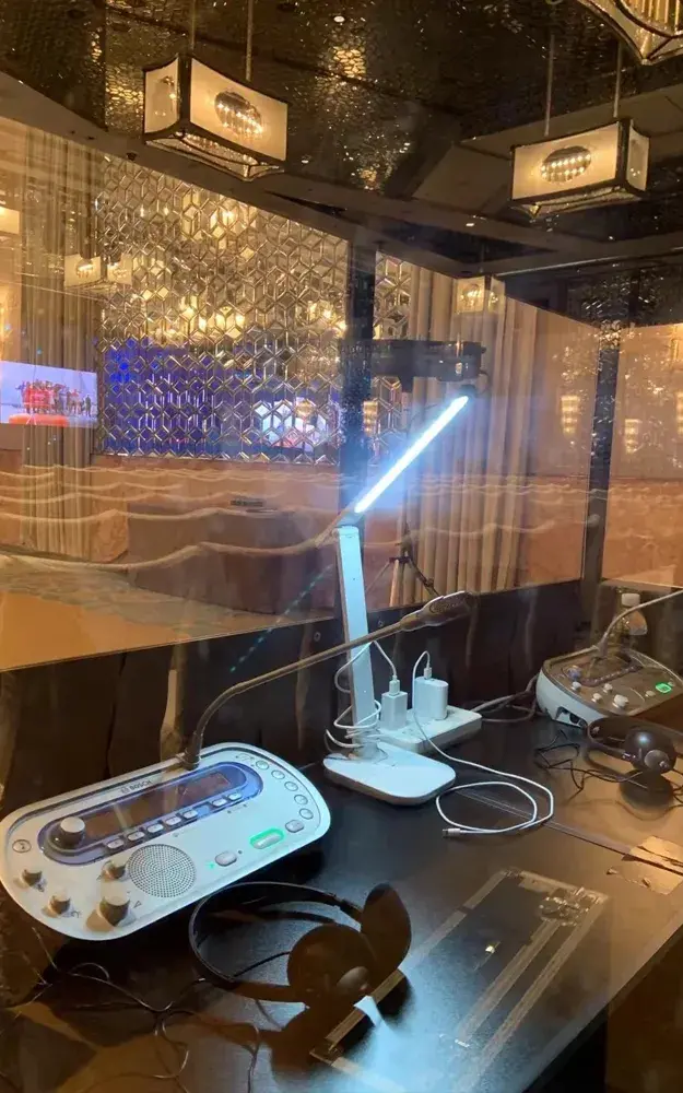 同声传译译员间内部